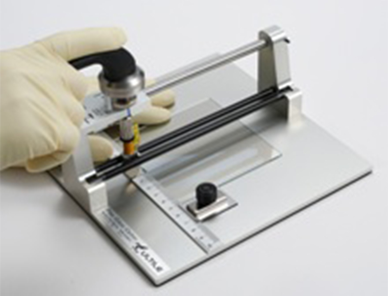 Photo of Precision glass cutter ULTILE in use