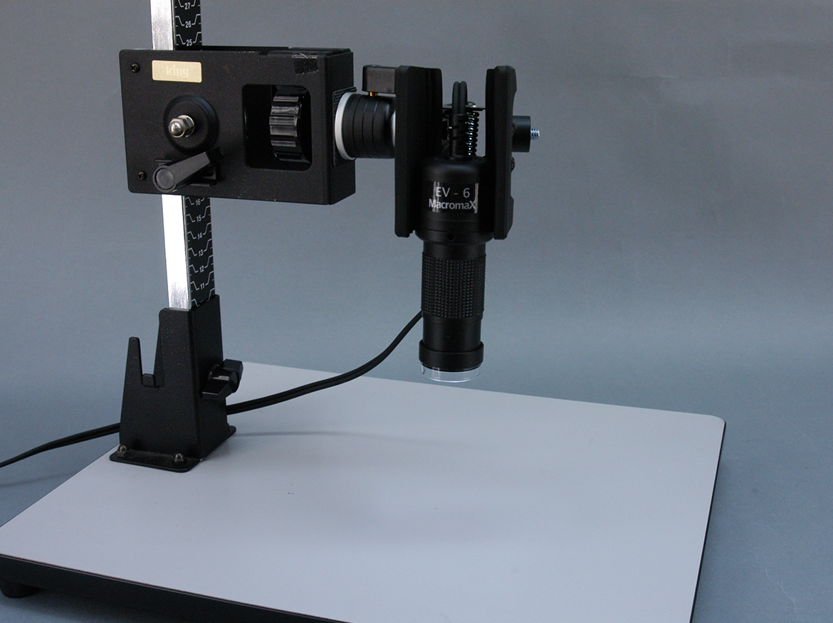 Example using the close-up stage with binoculars clip