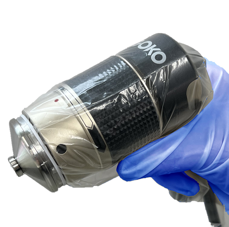 Camera handgrip: Easy one-hand operation comes standard