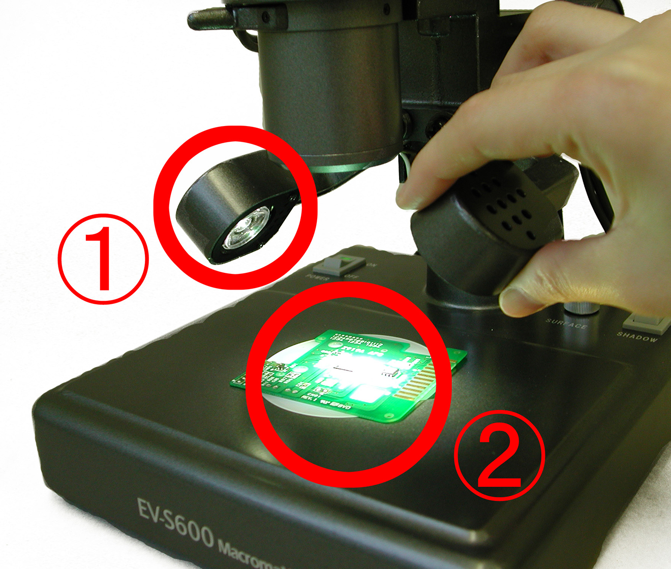 高輝度ＬＥＤを採用。便利なライティングシステム